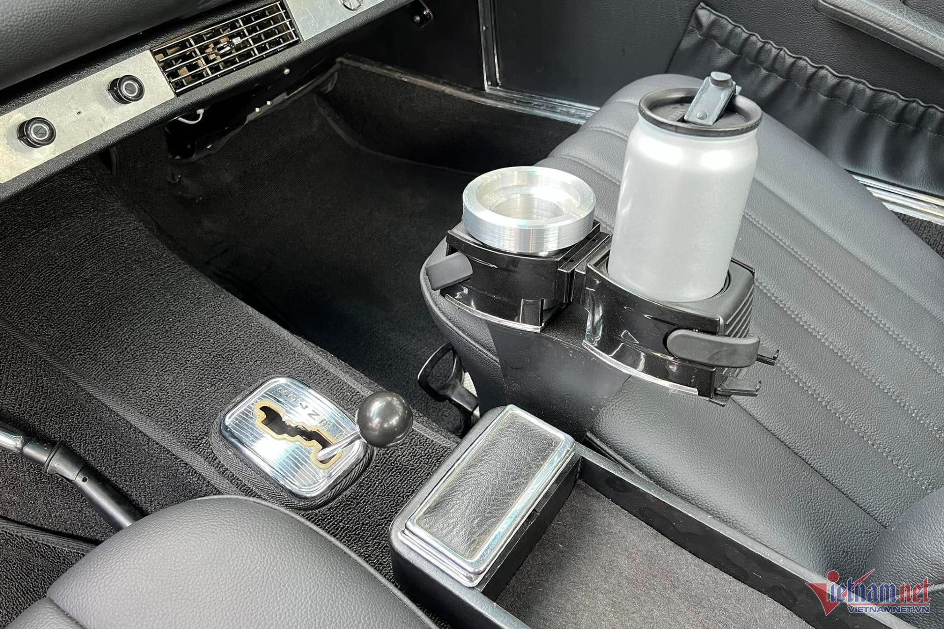 Ông Đặng Lê Nguyên Vũ tậu xế cổ Mercedes-Benz 280 SL-8