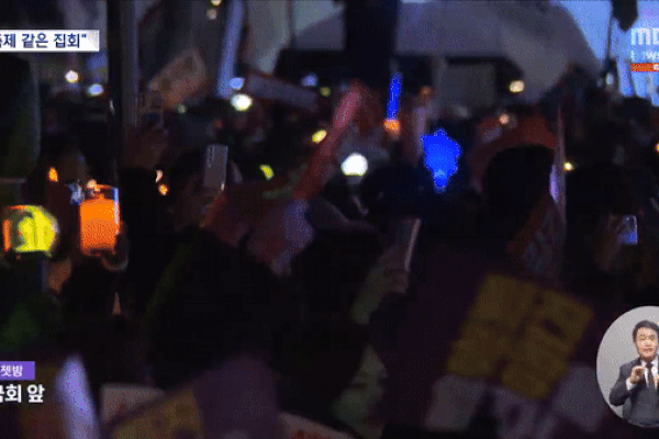 Người ủng hộ và phản đối Tổng thống Yoon Suk-yeol biểu tình lớn ở Seoul-6