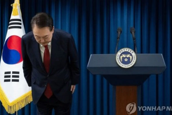 Tổng thống Hàn Quốc chính thức bị cấm xuất cảnh-1
