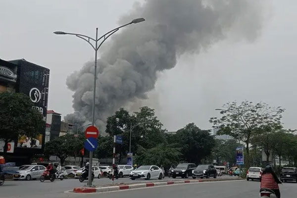 Cháy dữ dội tiệm spa lan qua 2 nhà hàng xóm ở Bình Tân-4