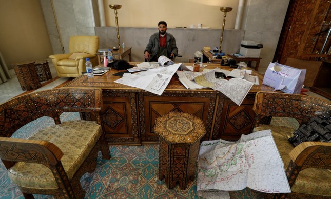 Tổng thống Syria bỏ lại bộ sưu tập xe sang đồ sộ-1