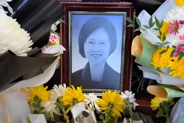 Diễn viên Lâm Tâm Như lặng lẽ tới viếng nhà văn Quỳnh Dao-3