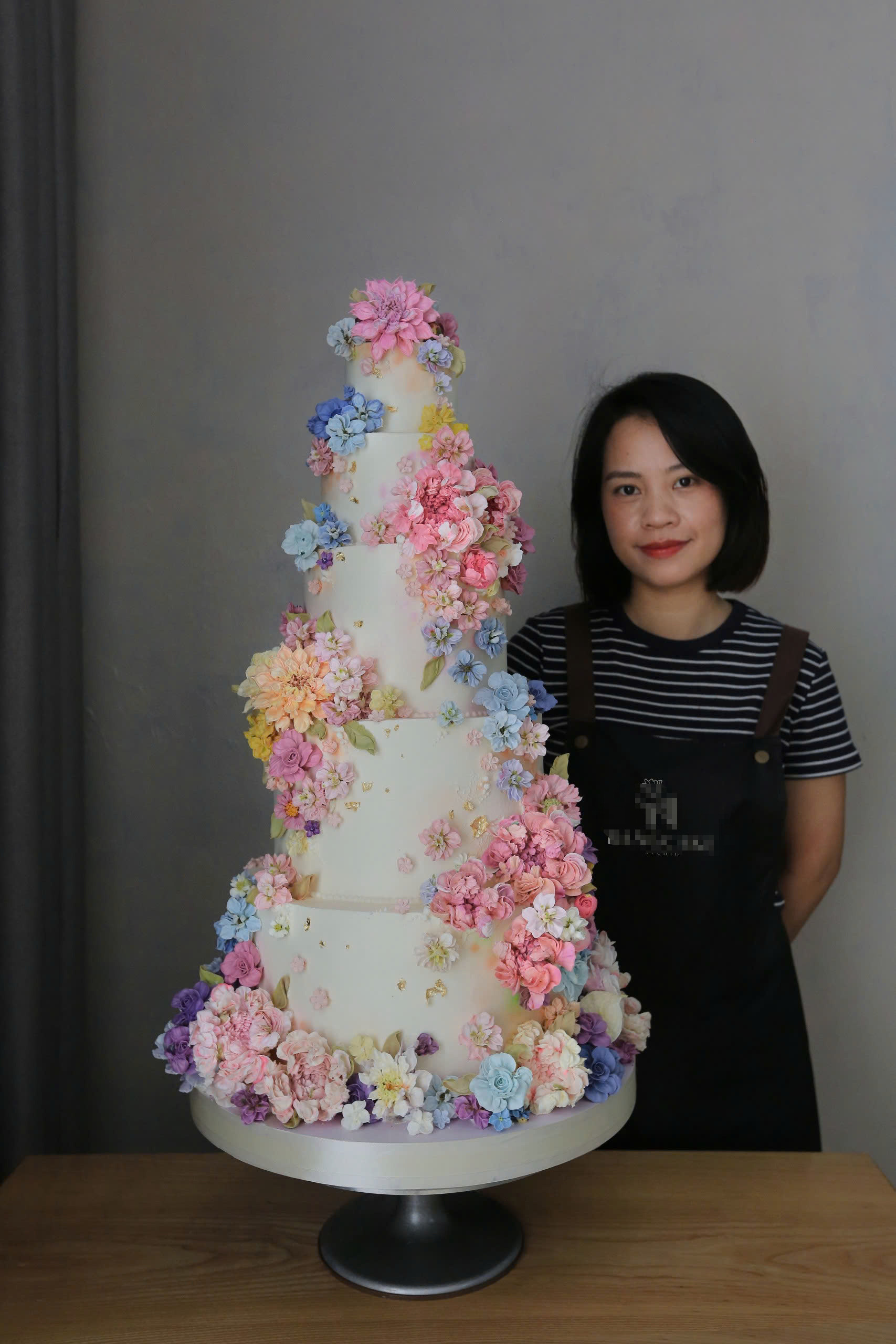 Bỏ việc văn phòng, người mẹ ở Hà Nội làm bánh hoa 10 triệu đồng gây tranh cãi-3