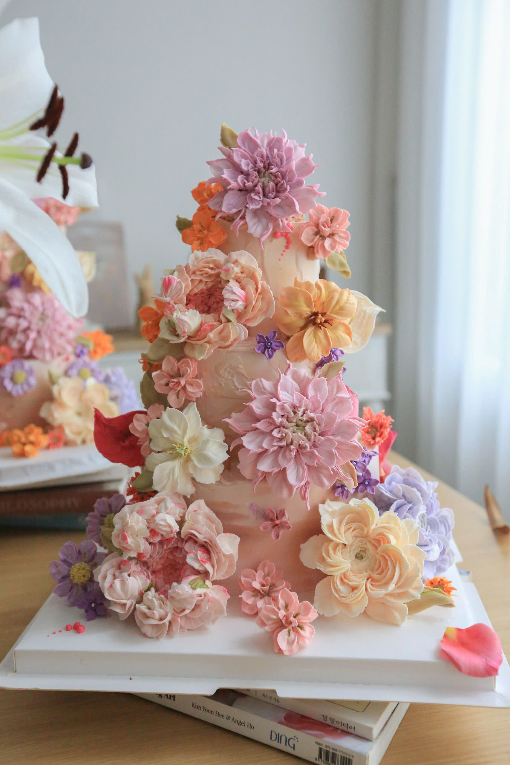 Bỏ việc văn phòng, người mẹ ở Hà Nội làm bánh hoa 10 triệu đồng gây tranh cãi-5