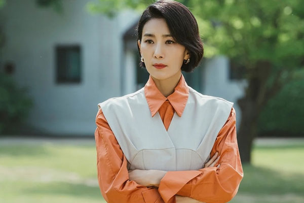 Mẹ chồng ốm nặng, con dâu gục ngã khi thấy người lạ đến thăm hé lộ sự thật phũ phàng-2