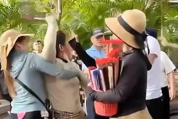 Bán đất mộ ở nghĩa trang lấy tiền tiêu xài, nhiều người bị khởi tố-3