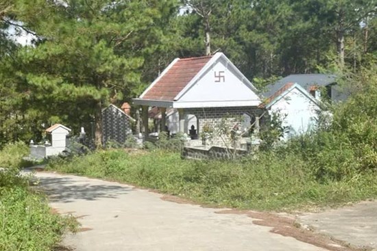 Bán đất mộ ở nghĩa trang lấy tiền tiêu xài, nhiều người bị khởi tố