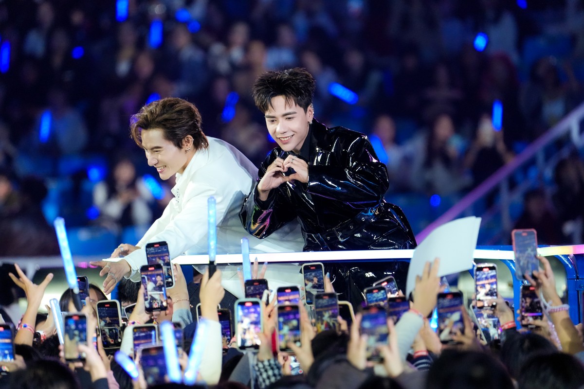 Bức ảnh ở sân Mỹ Đình khiến Trấn Thành chết lặng-2