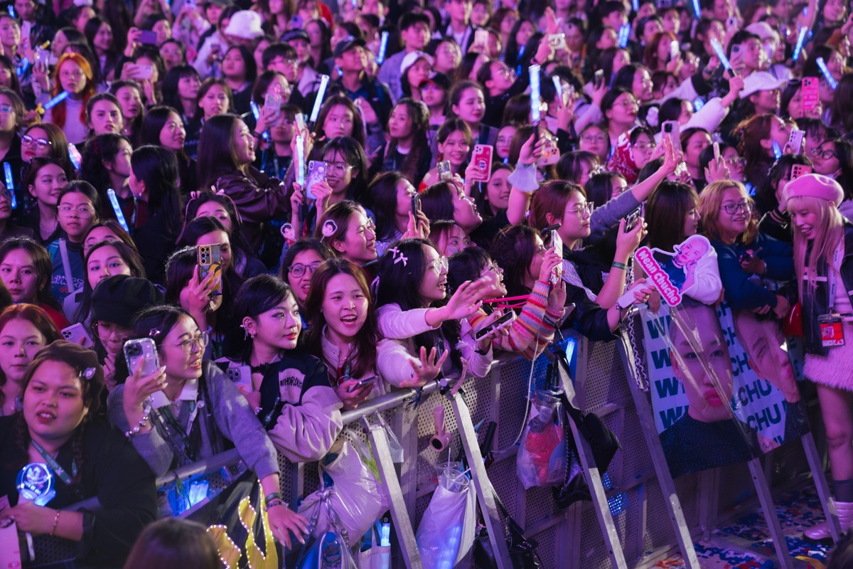 Bức ảnh ở sân Mỹ Đình khiến Trấn Thành chết lặng-8