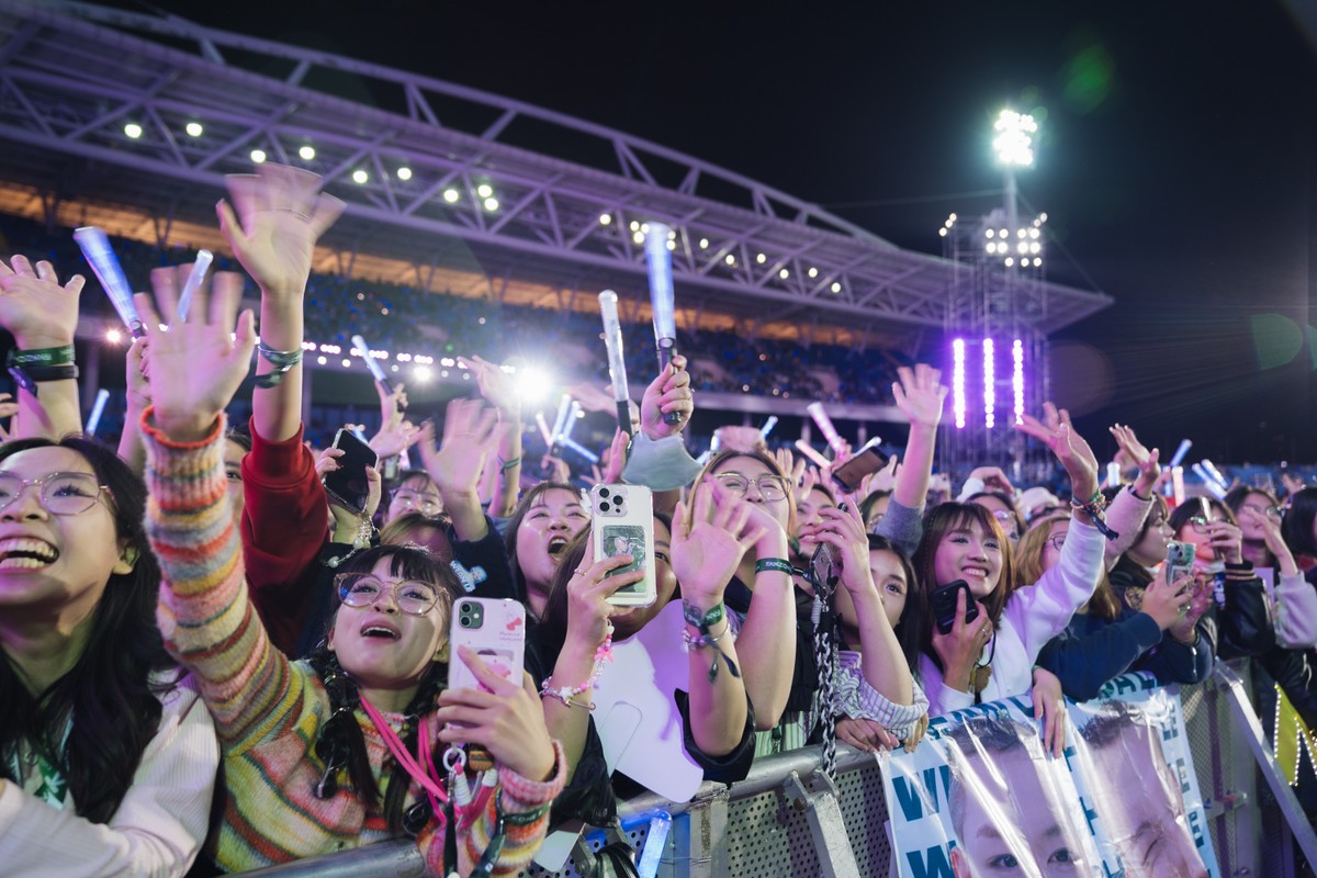 Bức ảnh ở sân Mỹ Đình khiến Trấn Thành chết lặng-9