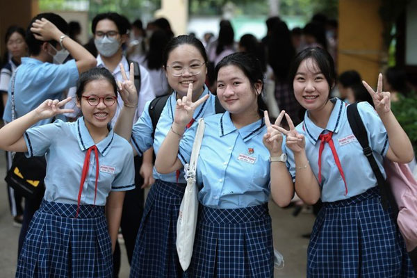 Thiếu tá Công an mở lớp tiếng Anh, trẻ nơi xa ùn ùn kéo đến học-3