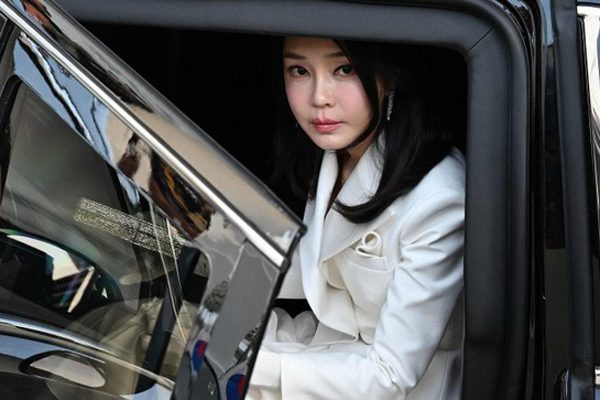 Phim về Đệ nhất phu nhân Hàn Quốc ăn khách-3