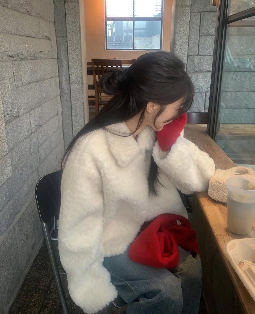 Áo khoác teddy vừa ấm vừa xinh, giúp hack tuổi tài tình-10