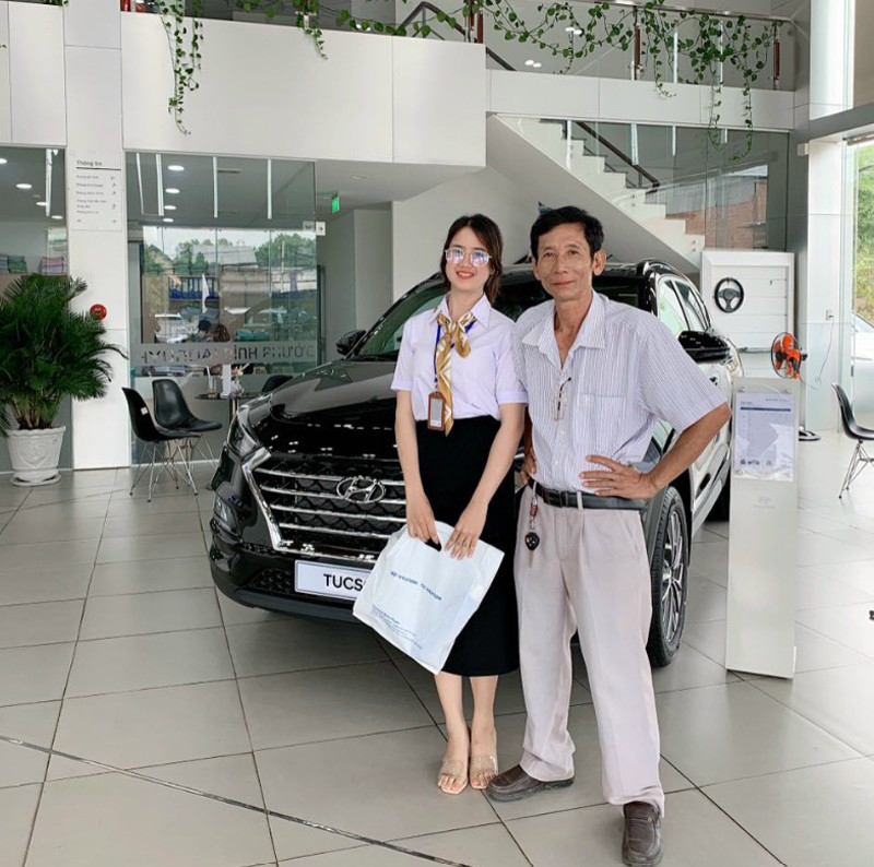 Ông chú Bình Phước đi mua ô tô bất ngờ tìm được nàng dâu như ý-1