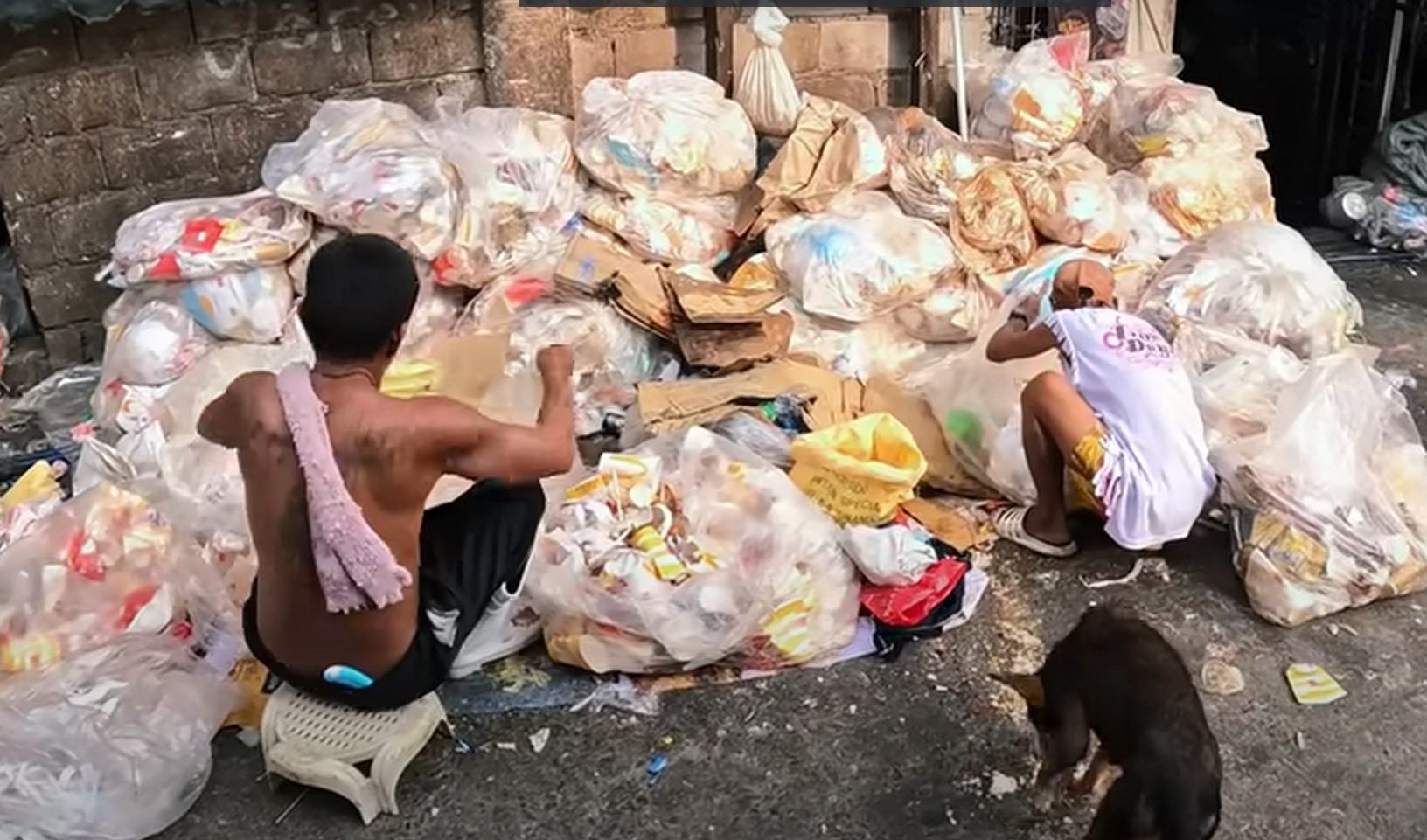 Khách Việt ghé khu ổ chuột ở Philippines, ngỡ ngàng thấy cảnh trên đường-1