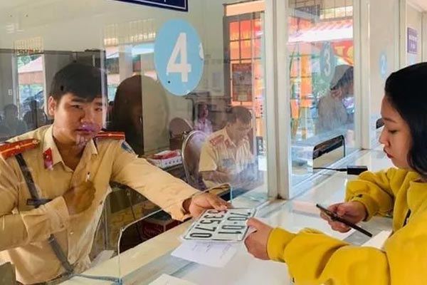 Cảnh báo trào lưu chặt biển số xe để khoe chiến tích trên TikTok-1