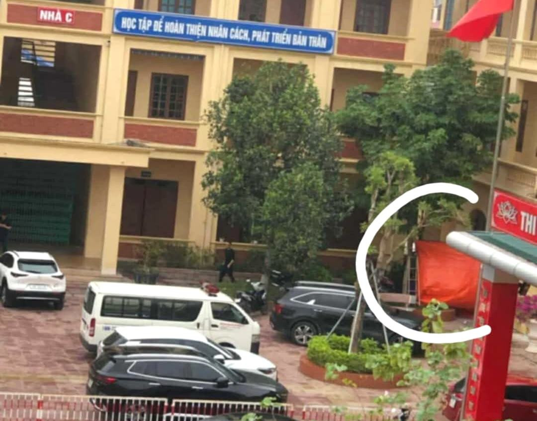 Nữ sinh lớp 8 tử vong dưới sân trường-1