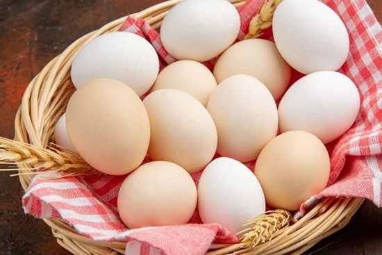 Mẹo phân biệt trứng cũ và trứng mới