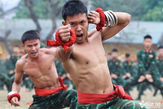 Đặc công tôi luyện những 'ngón đòn, tuyệt kỹ' phô diễn ở triển lãm quốc phòng