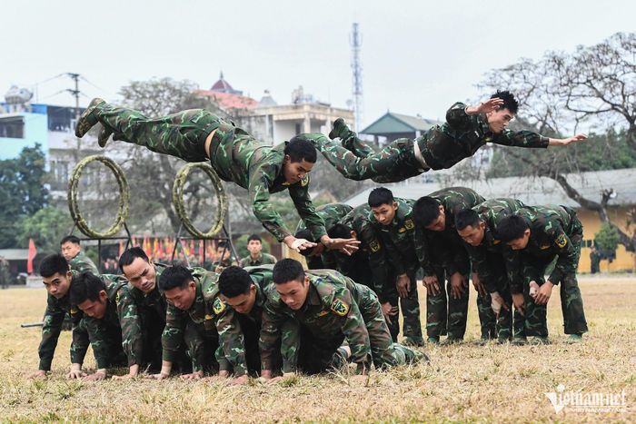 Đặc công tôi luyện những ngón đòn, tuyệt kỹ phô diễn ở triển lãm quốc phòng-16