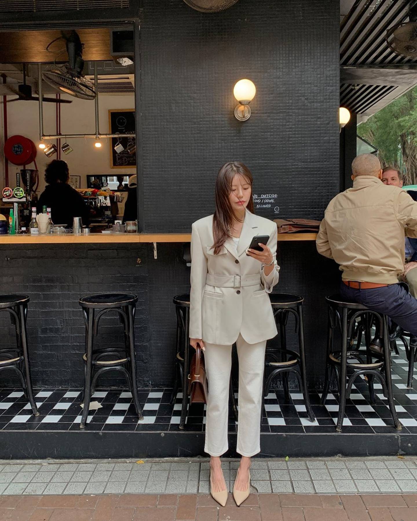 10 cách mặc quần jeans ống đứng đẹp và tôn dáng trong mùa lạnh-3