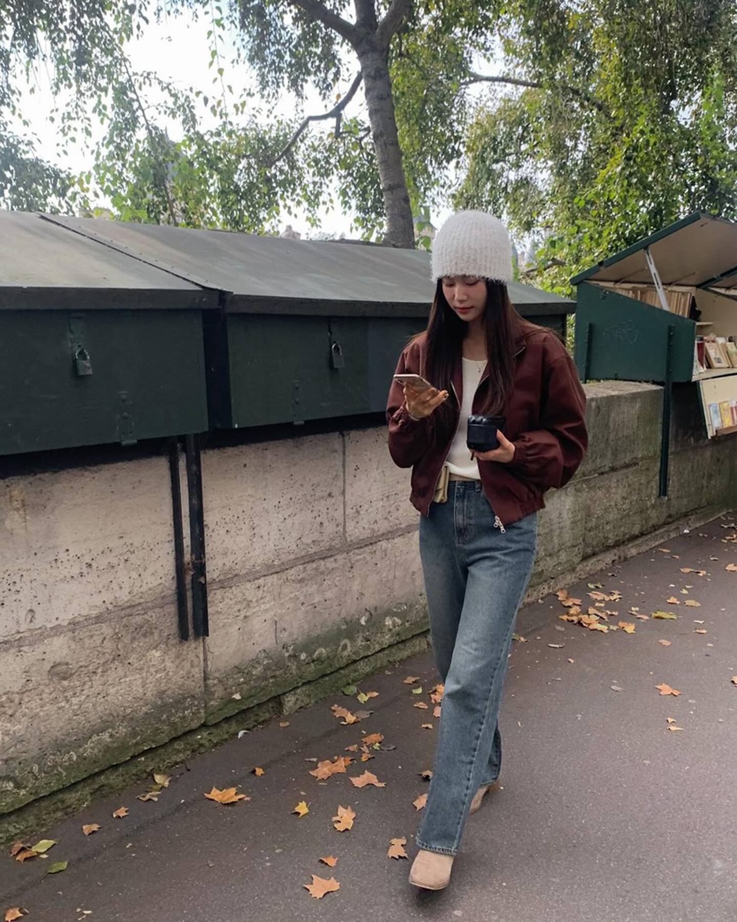 10 cách mặc quần jeans ống đứng đẹp và tôn dáng trong mùa lạnh-5