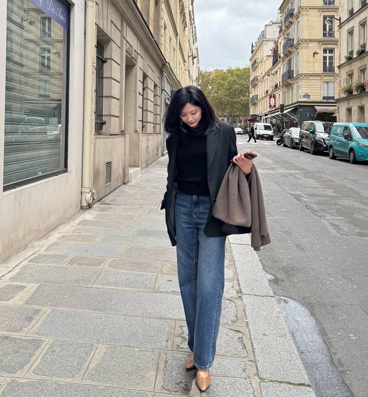 10 cách mặc quần jeans ống đứng đẹp và tôn dáng trong mùa lạnh-7