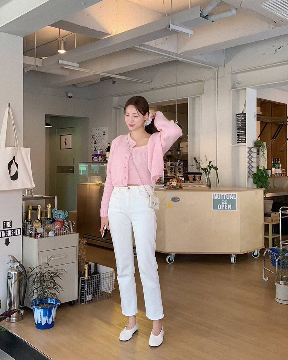 10 cách mặc quần jeans ống đứng đẹp và tôn dáng trong mùa lạnh-8