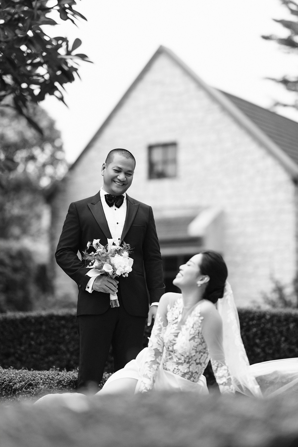 5 chiếc váy cưới đặc biệt của hoa hậu Khánh Vân và chồng hơn 17 tuổi-14