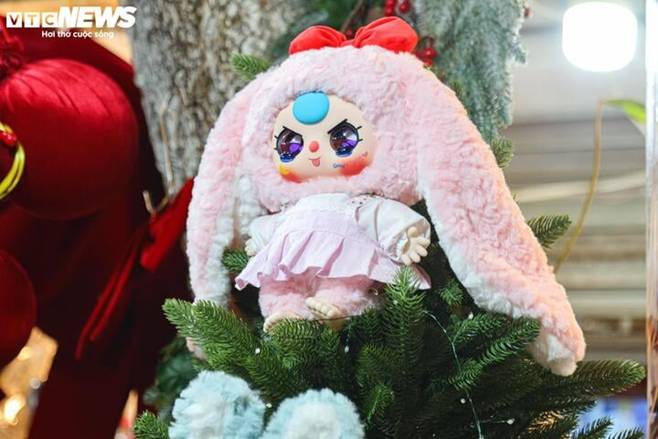 Cây thông Noel túi mù độc lạ hút khách dịp Giáng sinh-6