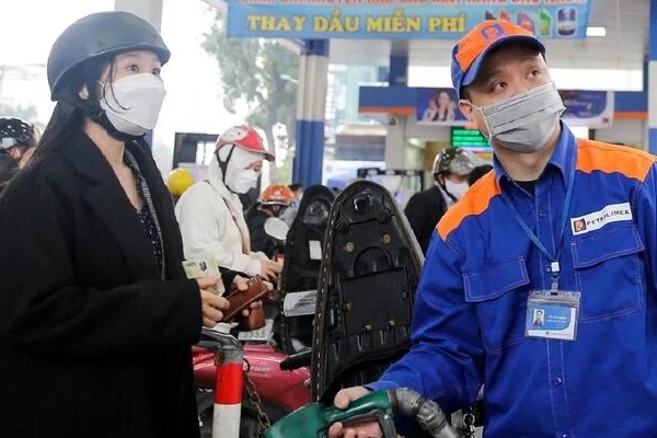 Giá xăng dầu đồng loạt tăng vào ngày mai?-2