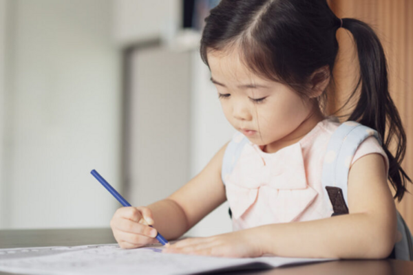 Nhiều trẻ đánh mất tuổi thơ vì phải còng lưng luyện chữ đẹp-3