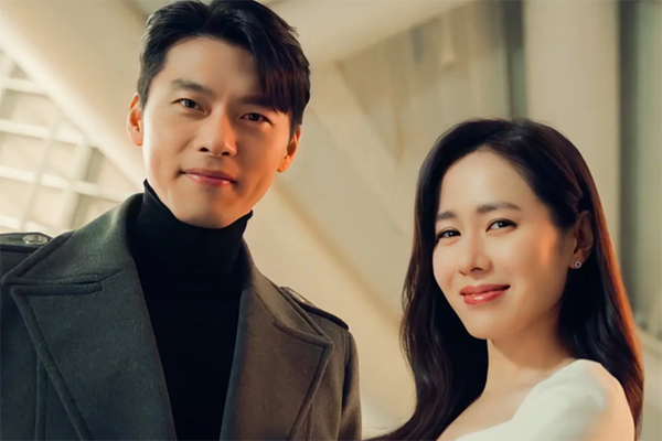 Cú trượt tay làm bại lộ” buổi đi chơi của Son Ye Jin - Hyun Bin và quý tử 2 tuổi dịp năm mới-8
