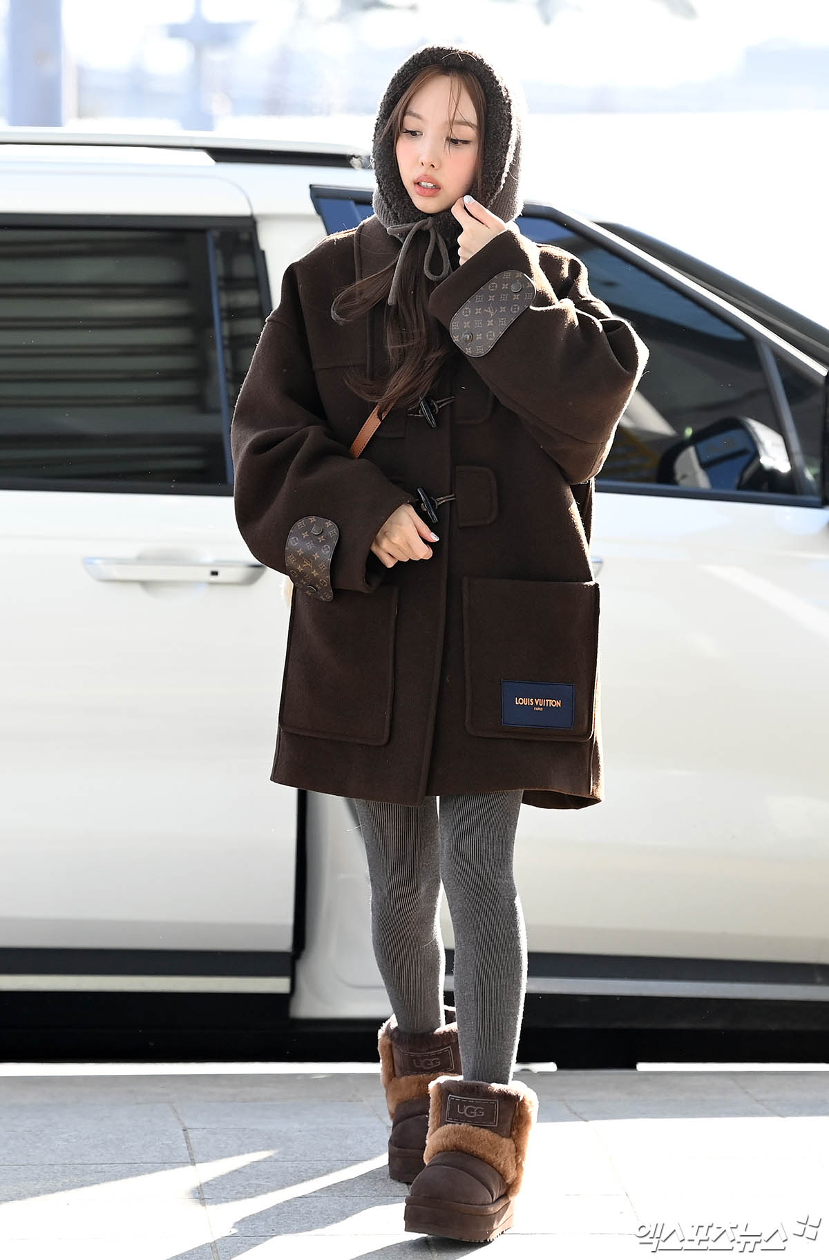 Vóc dáng không quá cao nhưng Nayeon (Twice) vẫn khéo lên đồ đông để tránh nuốt dáng-6