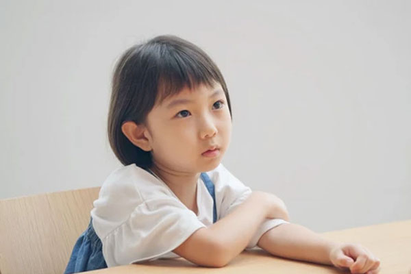 Con lớn lên tự ti, lưỡng lự, khó thành đạt vì 6 thói quen khó sửa của cha mẹ-1