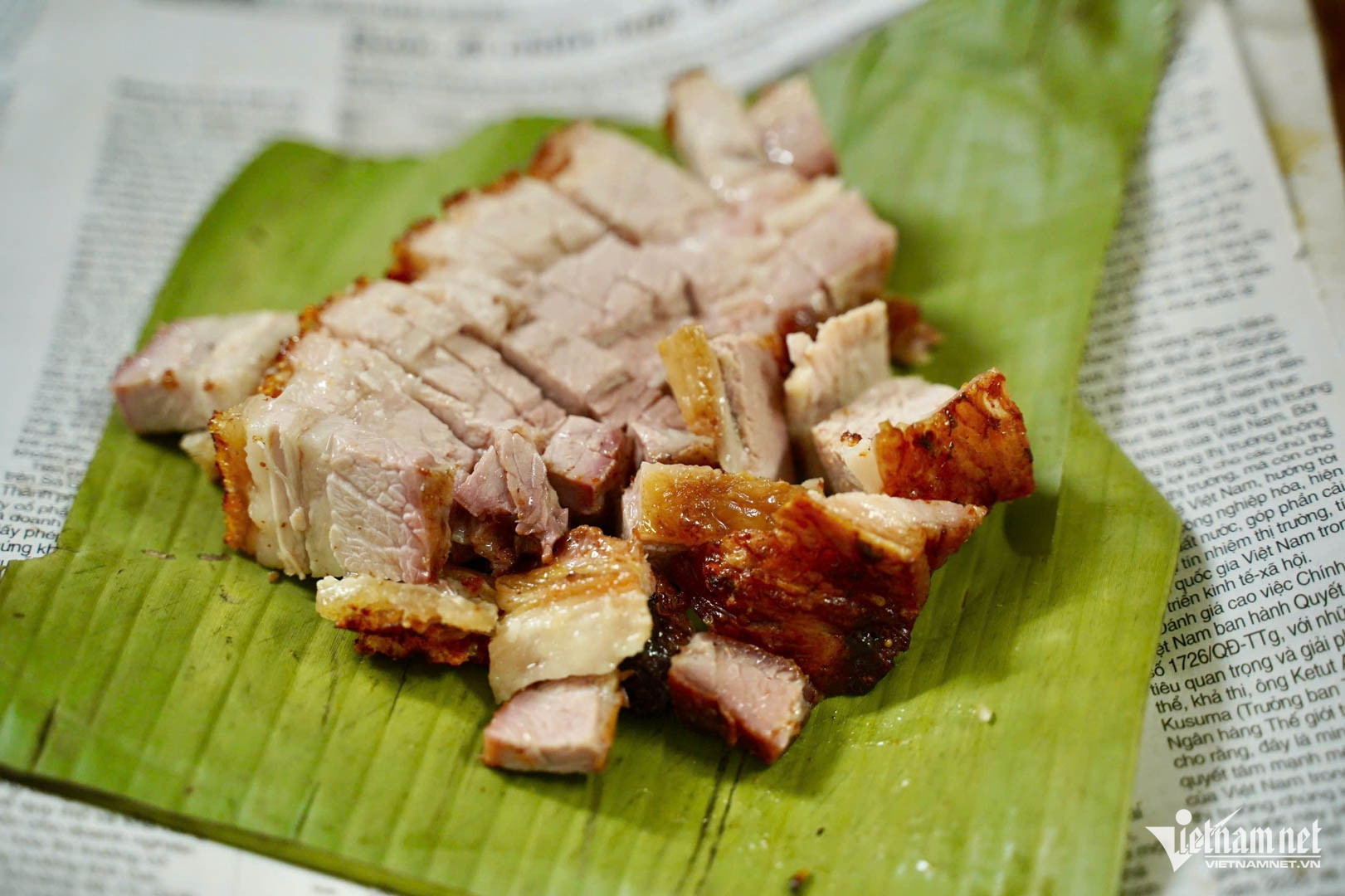 Quán thịt quay bì giòn hơn 70 năm ở phố cổ Hà Nội, khách xếp hàng chờ mua-6