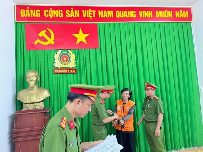 Bắt tài xế, tiếp viên xe buýt cùng người giao hàng đánh nhau ở quận 3-2