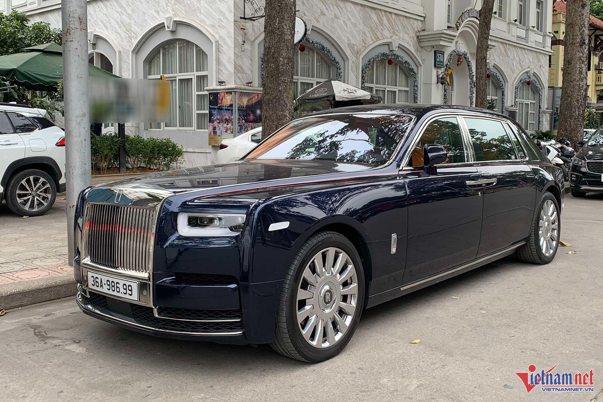 Đại gia Thanh Hóa chi 60 tỷ mua xe siêu sang Rolls-Royce kèm biển số trăm triệu-1