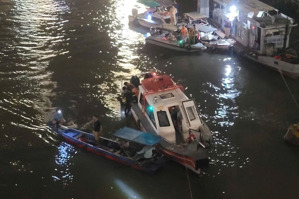 Tìm ô tô 7 chỗ tông gãy lan can cầu Đồng Nai, lao xuống sông mất tích-1