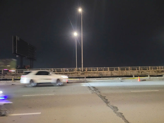 Tìm ô tô 7 chỗ tông gãy lan can cầu Đồng Nai, lao xuống sông mất tích-3