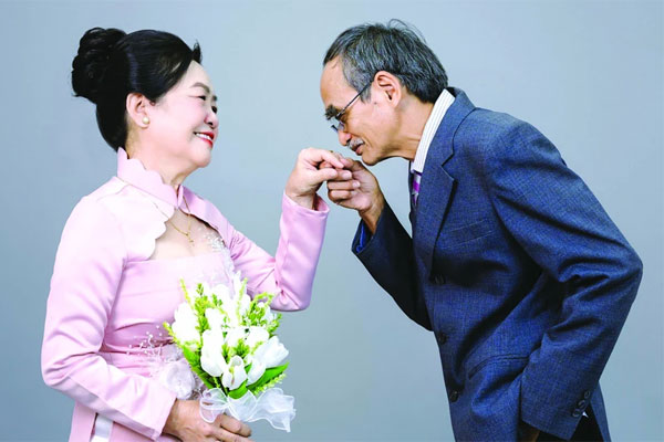 Bố mẹ phản đối nhưng tôi vẫn yêu tha thiết người đàn ông đã qua 2 đời vợ-2