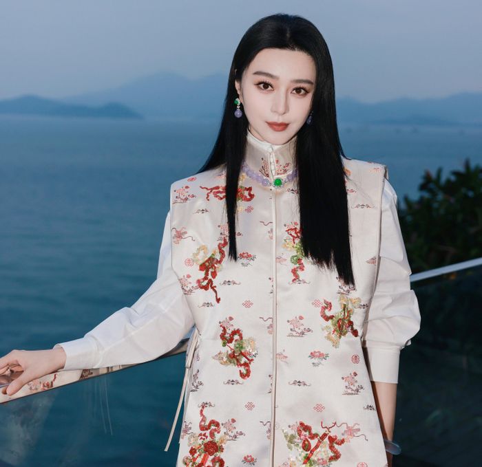 Phạm Băng Băng bên vị tỷ phú U90-7