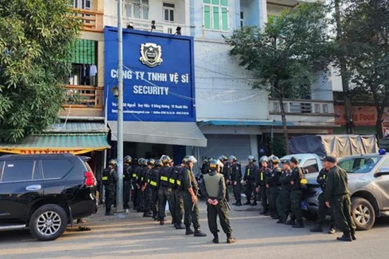 Thu hồi giấy chứng nhận của công ty có vệ sĩ chặn đường cho đoàn xe đám cưới