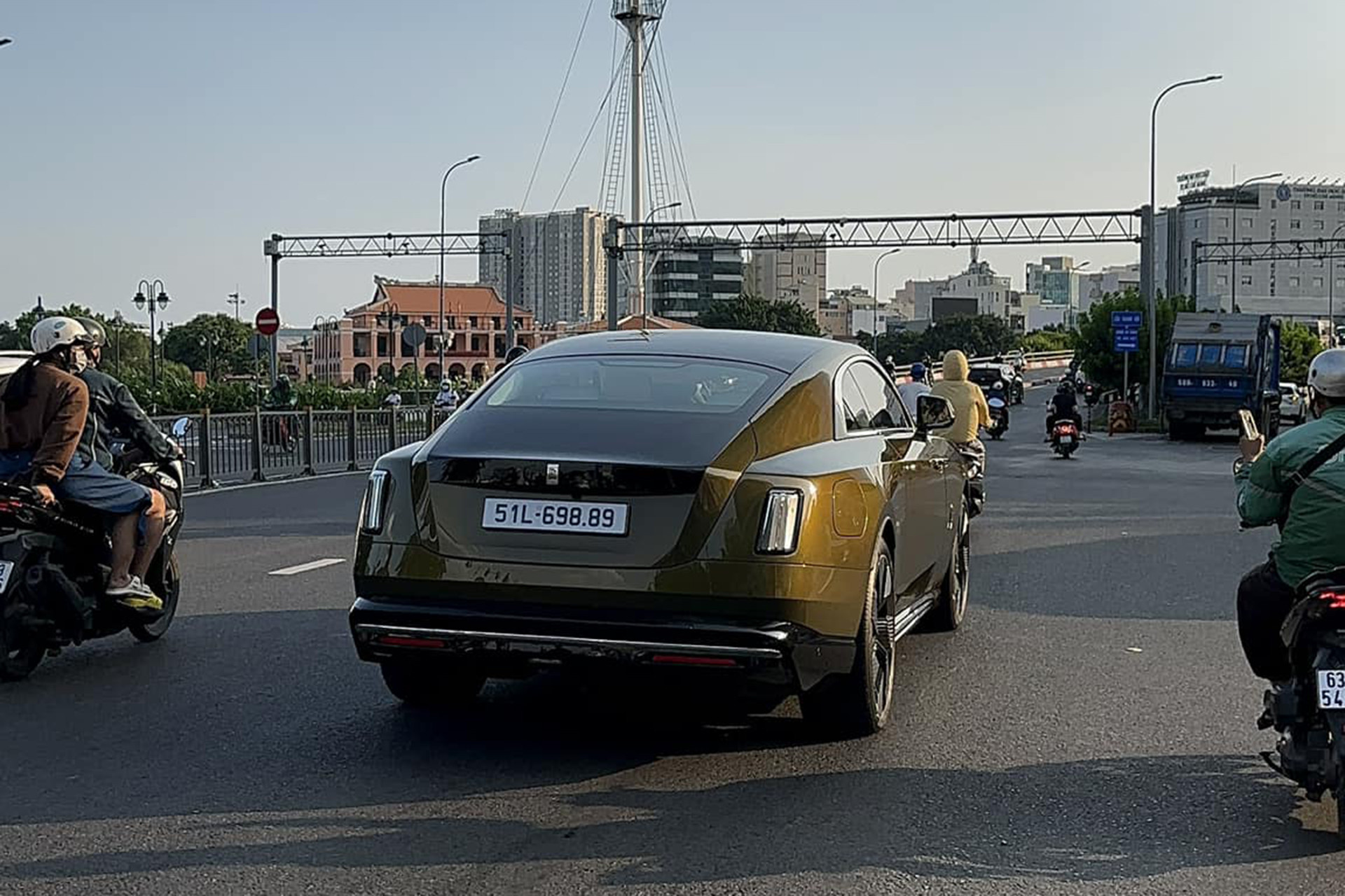 Sau Minh Nhựa, thêm đại gia Hà Nội chi 20 tỷ mua xe siêu sang Rolls-Royce chạy điện-4