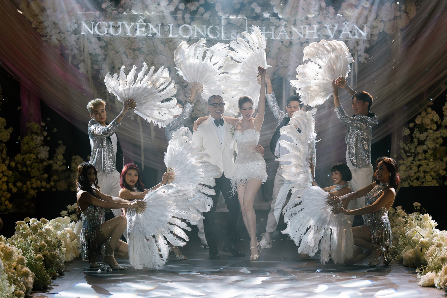 Gây tranh cãi khi nhảy trước mặt chồng trong đám cưới, Khánh Vân xin lỗi-1