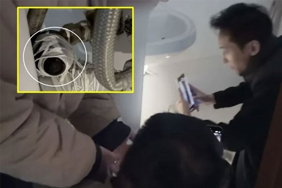 Lắp camera quay lén trong nhà vệ sinh, thầy hiệu trưởng ở Trung Quốc bị bắt