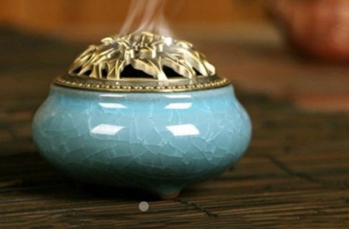 Có nên đốt trầm trên bàn thờ không, khi nào nên đốt?-3