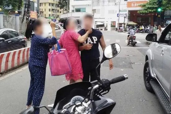 Công an làm việc với tài xế đánh người gần Bệnh viện Từ Dũ