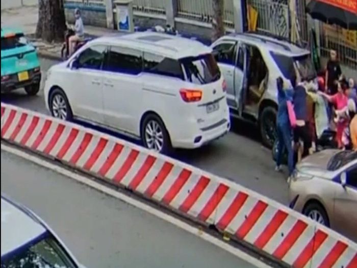 Công an làm việc với tài xế đánh người gần Bệnh viện Từ Dũ-3