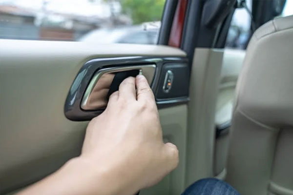Kinh nghiệm lái ô tô trong thời tiết mưa rét-2